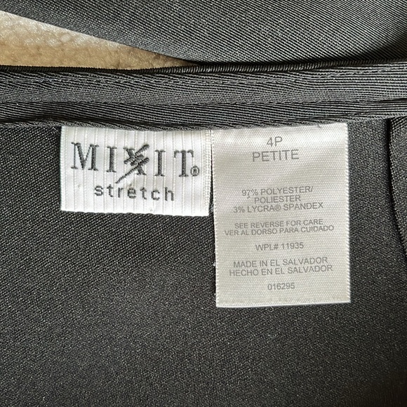 Mix-it Stretch Suit. Black. Jacket with skirt. - Picture 9 of 9